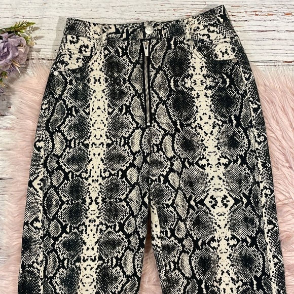 VEDA Snake Print High Rise Bootcut Pants in Black White - Picture 5 of 10